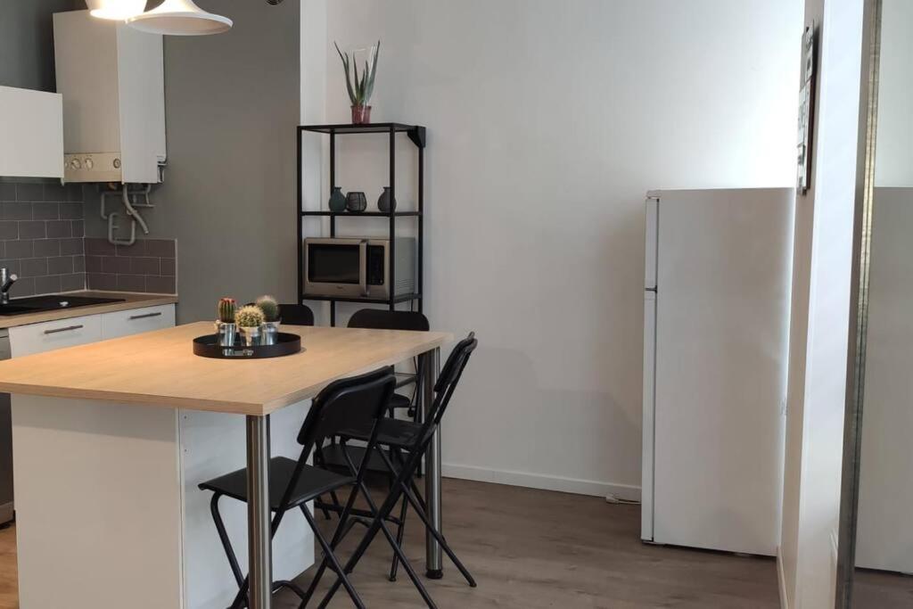 Logement 5 Personnes Proche Cv Et Parking Prive Apartment Сент Етиен Екстериор снимка